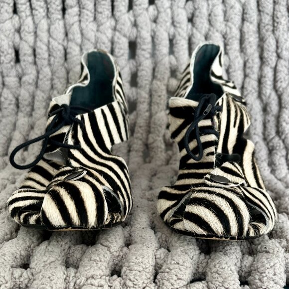 Chanii B Coco Zebra Black & White Heel Sandals Size 7.5 - Picture 2 of 16